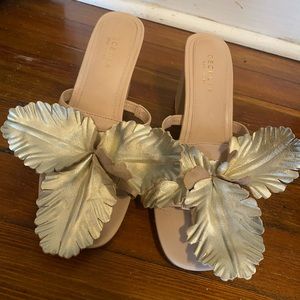 Cecilia New York Gold & Nude Hibiscus Sandal (Like New!) size 8